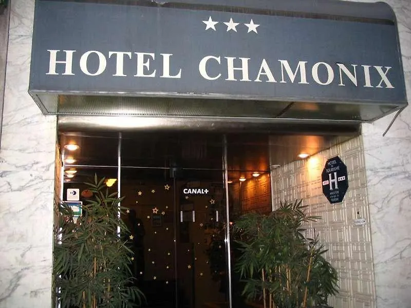 ***  Hotel Des Comedies Paris France